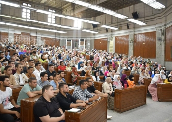 الخشت يؤكد انتظام الدراسة لنحو 260 ألف طالب بكليات جامعة القاهرة منذ اليوم الأول