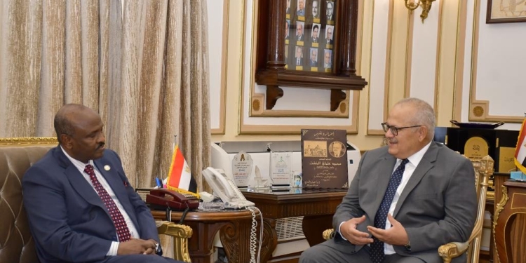 الخشت يستقبل سفير جيبوتي لبحث سبل تعزيز علاقات التعاون المشترك فى المجالات البحثية والأكاديمية