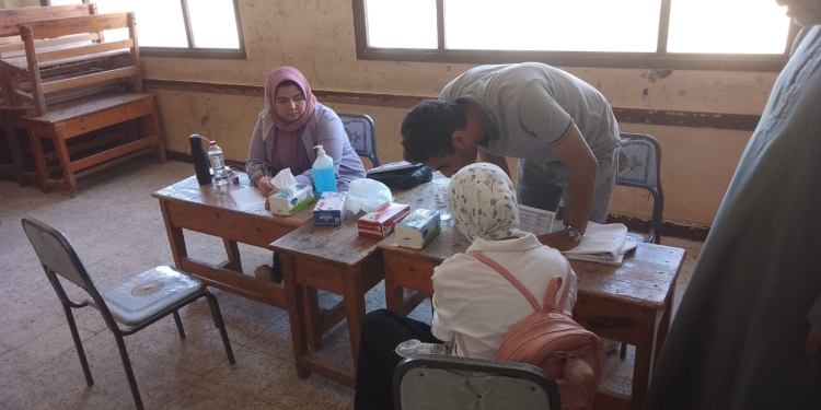 انطلاق 48 قافلة طبية بـ6 تخصصات بمدارس الجيزة