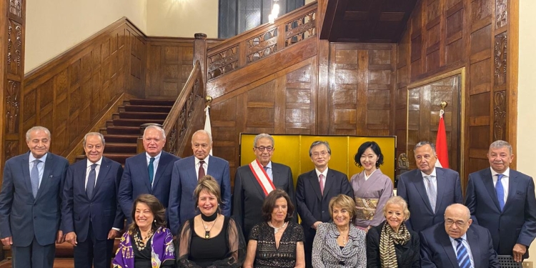 عمرو موسى وتكريم السفير اليابانى له