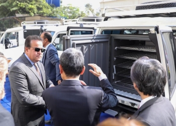 وزير الصحة يشهد استلام سيارات نقل اللقاحات المبردة المقدمة من  اليابان