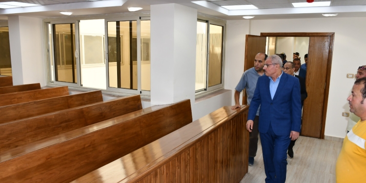 رئيس جامعة قناة السويس يفتتح المبنى الجديد لكلية الحاسبات