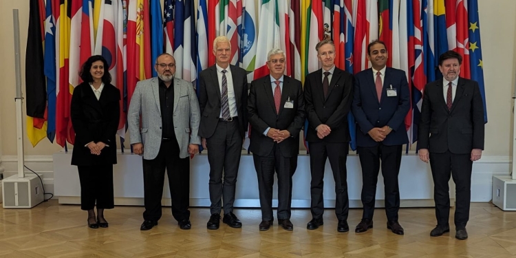 وزير التعليم العالي يزور مقر منظمة التعاون الاقتصادي والتنمية بباريس