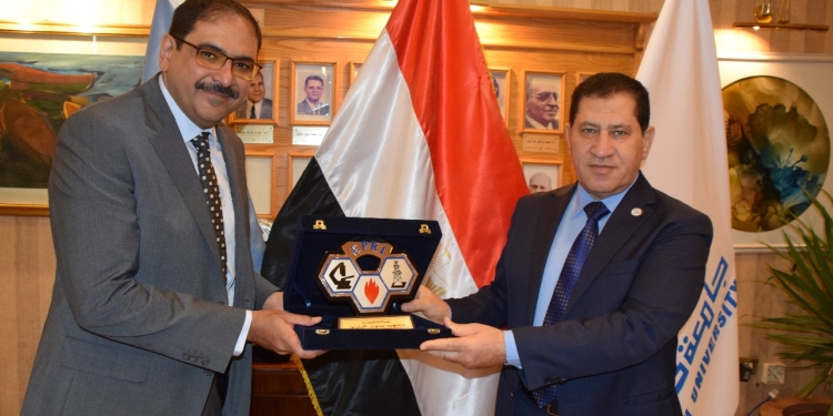 لنقل التكنولوجيا ودعم الحاضنات.. بروتوكول بين جامعة حلوان ومعهد بحوث البترول