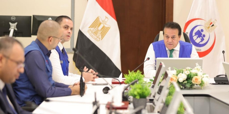 وزير الصحة: تخصيص 40 سيارة إسعاف للاصطفاف داخل معبر رفح