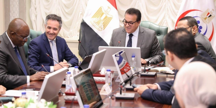 وزير الصحة يستقبل المدير العالمي لمؤسسة التمويل الدولية للصحة والتعليم