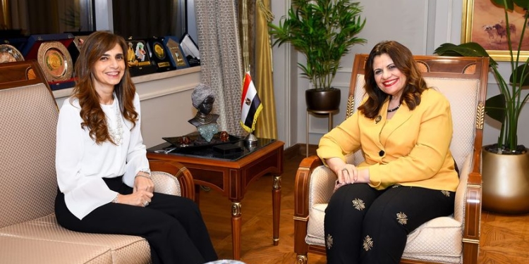 وزيرة الهجرة تبحث مع قنصل مصر بشيكاغو تحفيز المشاركة في الانتخابات الرئاسية ومشاكل الطلاب