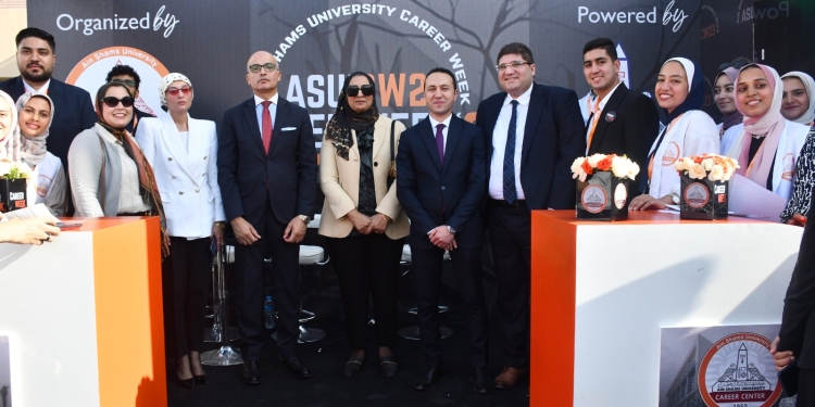 رئيس جامعة عين شمس يفتتح فعاليات الأسبوع التوظيفى للجامعة ” Career Week 2023 “