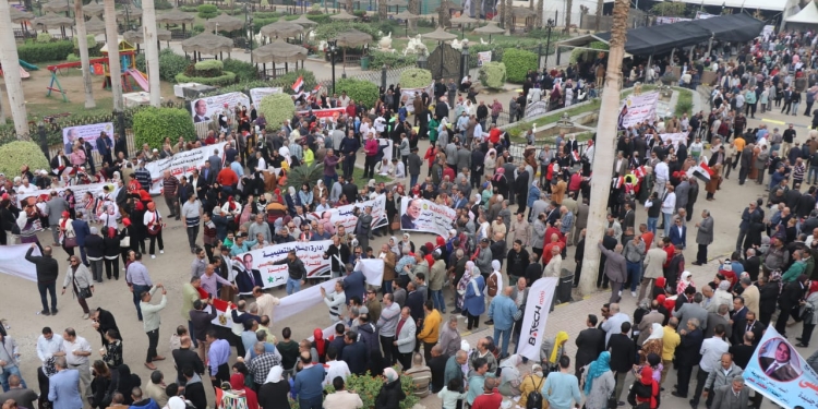 رسالة معلمي مصر: نثق في الرئيس السيسي قائداً لسفينة الوطن