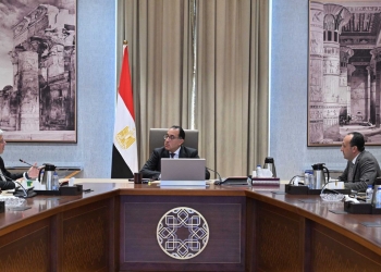 رئيس الوزراء يتابع مع وزير التعليم العالي موقف الطلاب الوافدين بالجامعات