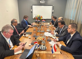 وزير الصحة يبحث مع مدير عام الصحة العالمية توسيع نطاق المساعدات  لأهالي غزة