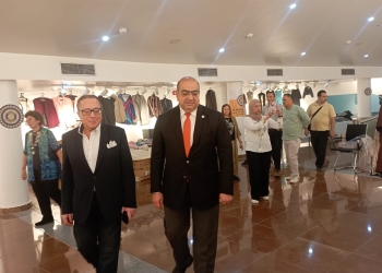 افتتاح المعرض الخيري للملابس مجمع الفنون والثقافة