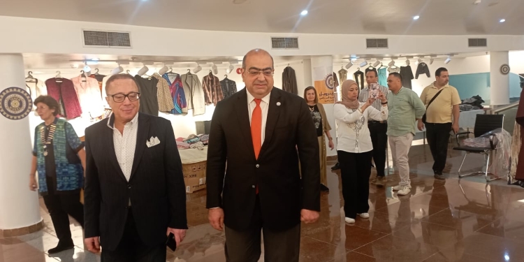 افتتاح المعرض الخيري للملابس مجمع الفنون والثقافة
