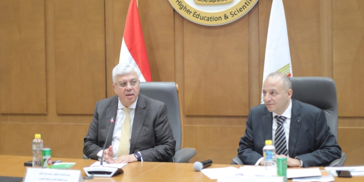 عاشور يوجه الجامعات التكنولوجية بالتوسع في الشراكة مع الجامعات الدولية