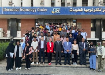 رئيس جامعة المنيا يلتقي بالطلاب الوافدين ويستمع لمقترحاتهم