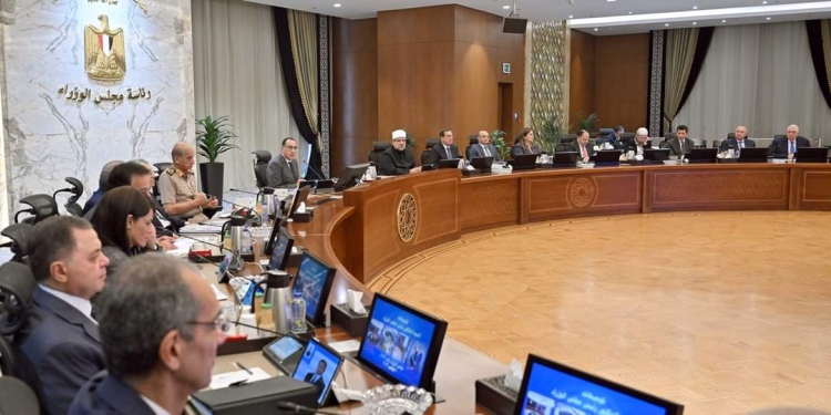 «مدبولي» يشيد بالمدارس المُميزة ويكلف بإتاحة أراضٍ للتوسع فيها بالمدن الجديدة