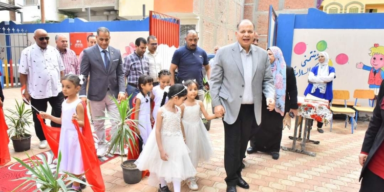 استلام 520 مدرسة ب8070 فصل بتكلفة 2 مليار و435 مليون جنيه بأسيوط