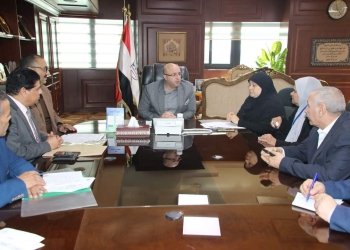 محافظ بني سويف يحيل شكوى موظفة" من ذوي الهمم" من مديرة مدرسة للنيابة