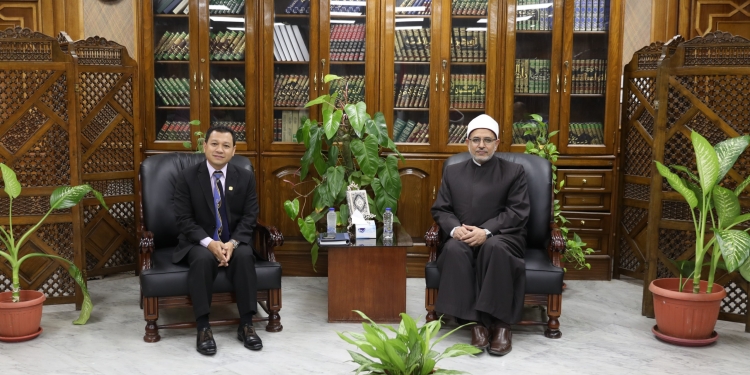 رئيس جامعة الأزهر يستقبل سفير ماليزيا بالقاهرة لبحث آفاق التعاون التعليمي
