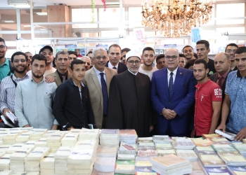 جامعة الأزهر :إقبال كبير على معرض الكتاب بالمكتبة المركزية