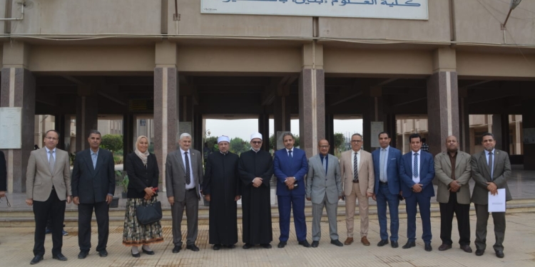 رئيس جامعة الأزهر يتفقد كلية العلوم بأسيوط ويتابع انتظام العملية التعليمية