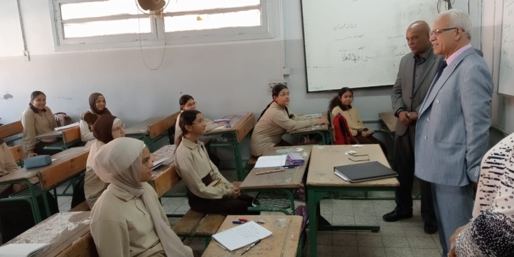 «تعليم القاهرة» توجه بتذليل أى صعوبات تواجه الطلاب وأولياء الأمور