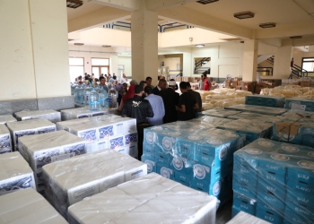 رئيس جامعة الأزهر يودع قافلة المساعدات الإنسانية للأشقاء في غزة