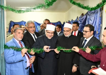 رئيس جامعة الأزهر ووزير الأوقاف يفتتحان مسجدا ومعرضين للكتاب والملابس