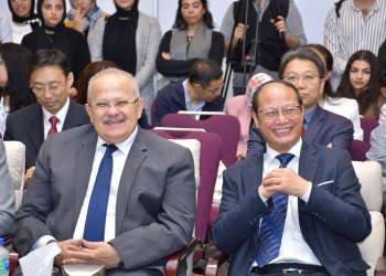 رئيس جامعة القاهرة يشهد الدورة الأولى فى مصر لاختبارات الدراسة والتوظيف بالصين