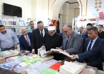 رئيس جامعة الأزهر يفتتح معرض الكتاب الثالث بقطاع الدراسة