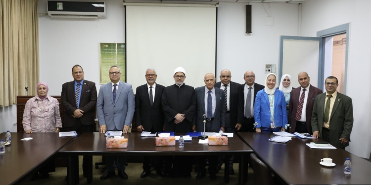 رئيس جامعة الأزهر يشيد بجهود المركز الدولي للدراسات والبحوث السكانية