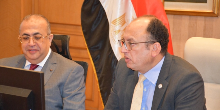 جامعة حلوان ومعهد تيودور بلهارس يوقعان مذكرة تفاهم لتطوير البحث العلمي