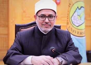 رئيس جامعة الأزهر يهنئ اللاعب "محمد فرحات" لحصوله على الميدالية الذهبية