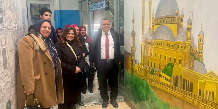 وزيرة الهجرة تتفقد مدرسة نجيب محفوظ في ميلانو الإيطالية