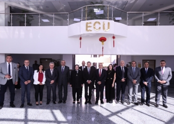 وزير الشباب والرياضة يكرم الطلاب المتفوقين رياضيا بالجامعة المصرية الصينية