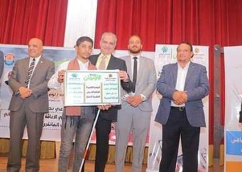 التضامن الإجتماعى توزع أجهزة “لاب توب” للطلاب ذوى الهمم البصرية بجامعة أسوان