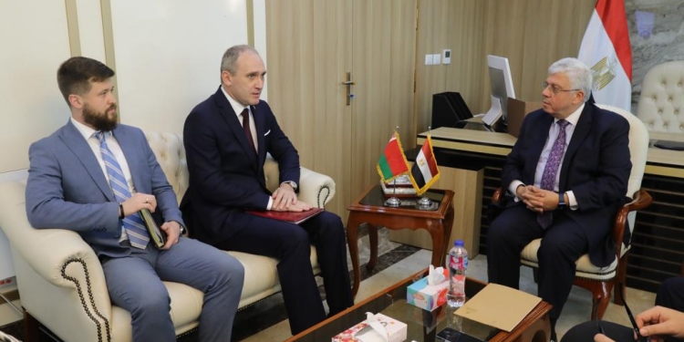 وزير التعليم العالي يبحث مع سفير بيلاروسيا إنشاء أفرع للجامعات البيلاروسية في مصر