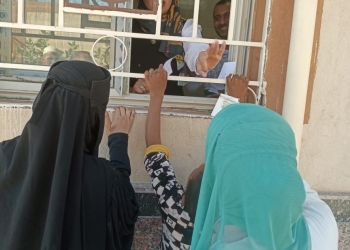 طب أسوان تطلق قافلة طبية مجانية الي قرية وادي خريط بمركز نصر النوبة