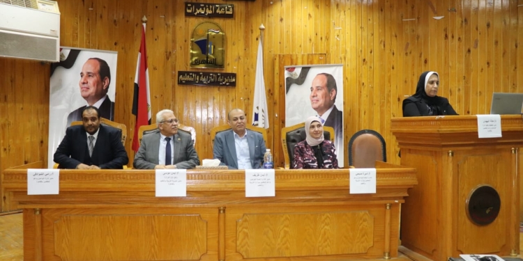 "تعليم القاهرة" تناقش 6 اختصاصات لوحدة التواصل والدعم للمعلمين