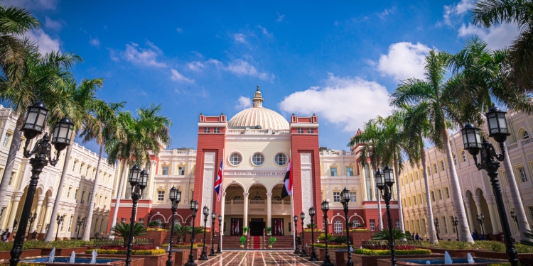 الجامعة البريطانية