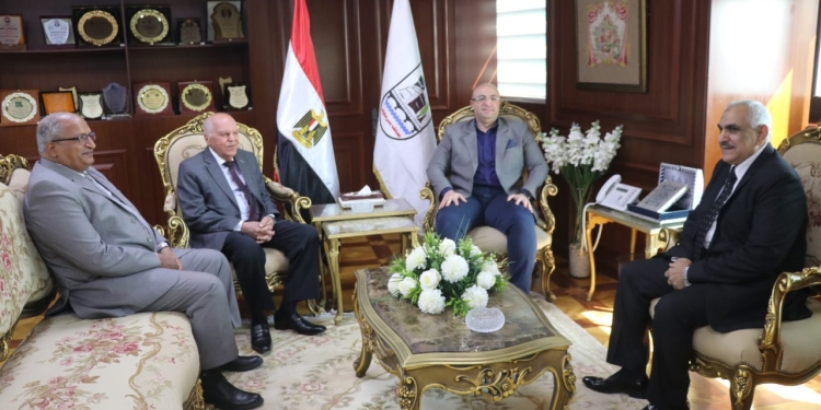 محافظ بنى سويف يلتقى "الزناتي" لتعزيز الخدمات المقدمة للمعلمين