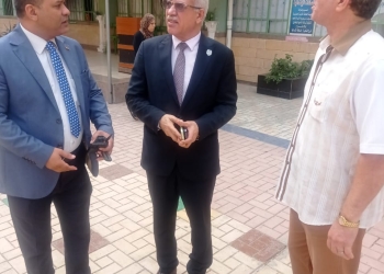 وكيل التعليم بالقاهرة يوجه الطلاب بمتابعة القنوات التعليمية المتخصصة