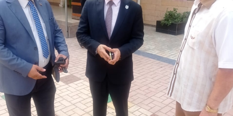 وكيل التعليم بالقاهرة يوجه الطلاب بمتابعة القنوات التعليمية المتخصصة