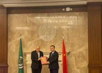 جامعة فودان الصينية تمنح الدكتوراه الفخرية للدكتور عمرو سلامة أمين عام اتحاد الجامعات العربية