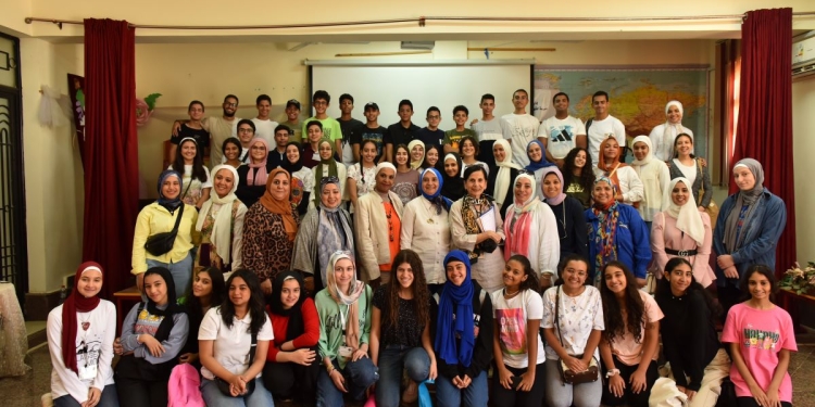 الجامعة الامريكية ومبادرة تعليم الاستدامة والمهارات لطلاب المدارس