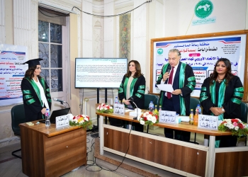 وزيرة الهجرة تناقش الطالبة فى رسالة الهجرة غير الشرعية