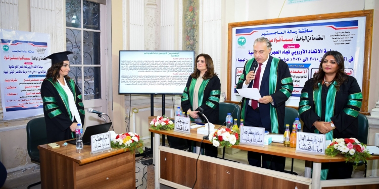 وزيرة الهجرة تناقش الطالبة فى رسالة الهجرة غير الشرعية