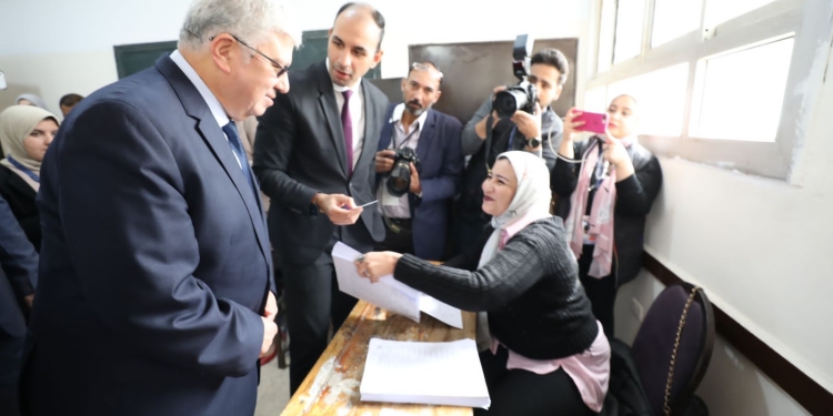 وزير التعليم العالي يمنح العاملين بالوزارة “نصف يوم” للإدلاء بأصواتهم