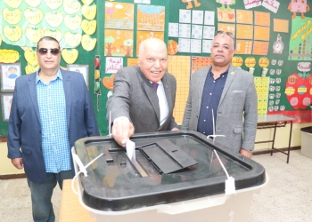 نقيب المعلمين يدلى بصوته في الانتخابات الرئاسية بلجنة محمد علي محجوب