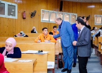 انتظام أعمال امتحانات الفصل الدراسي الأول بكليتى الآداب والحقوق جامعة المنصورة